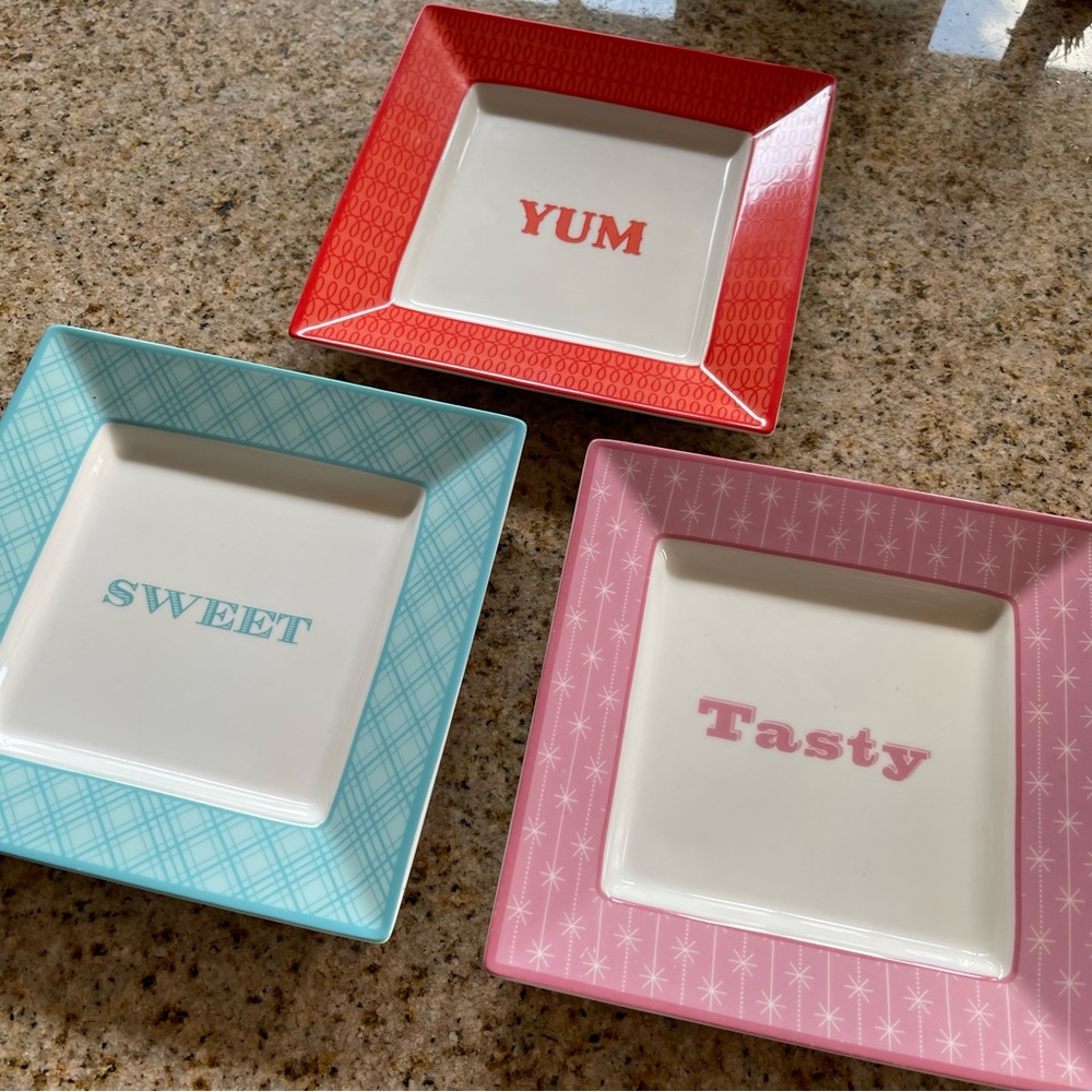 Martha Stewart collection set of 3 appetizer plates yum, tasty, sweet - Picture 5 of 6
